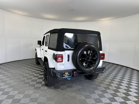 Used 2022 Jeep Wrangler Unlimited Sahara w/ Cold Weather Group image 8