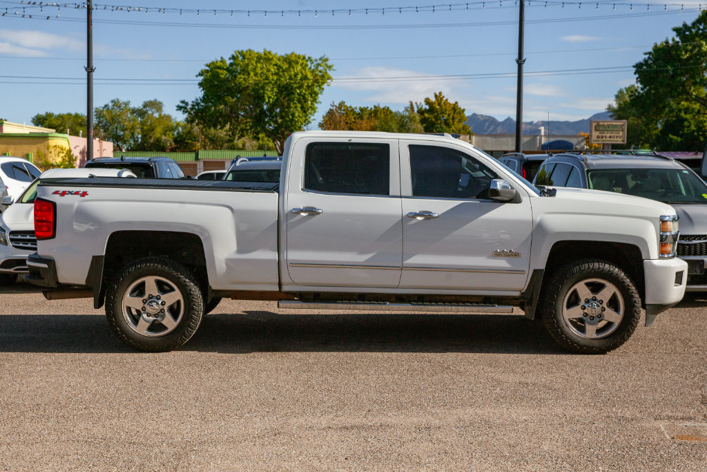Used 2015 Chevrolet Silverado 2500 High Country w/ High Country Premium Package AWD/4WD image 5