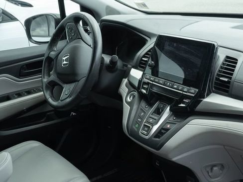 Used 2023 Honda Odyssey EX-L image 3