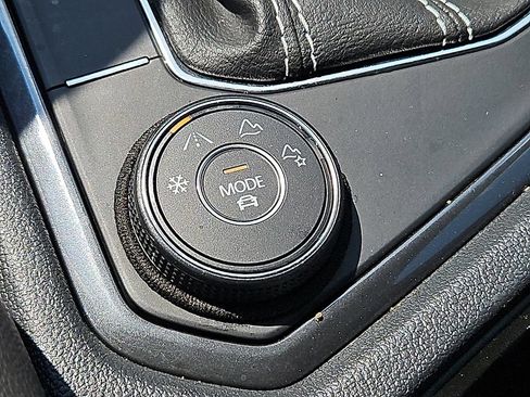 Certified 2024 Volkswagen Tiguan SE AWD/4WD image 16