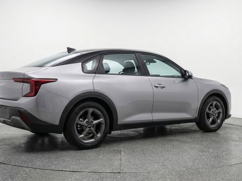 Used 2025 Kia K4 LXS image 9