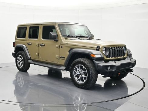 Used 2025 Jeep Wrangler Unlimited Sport AWD/4WD image 3