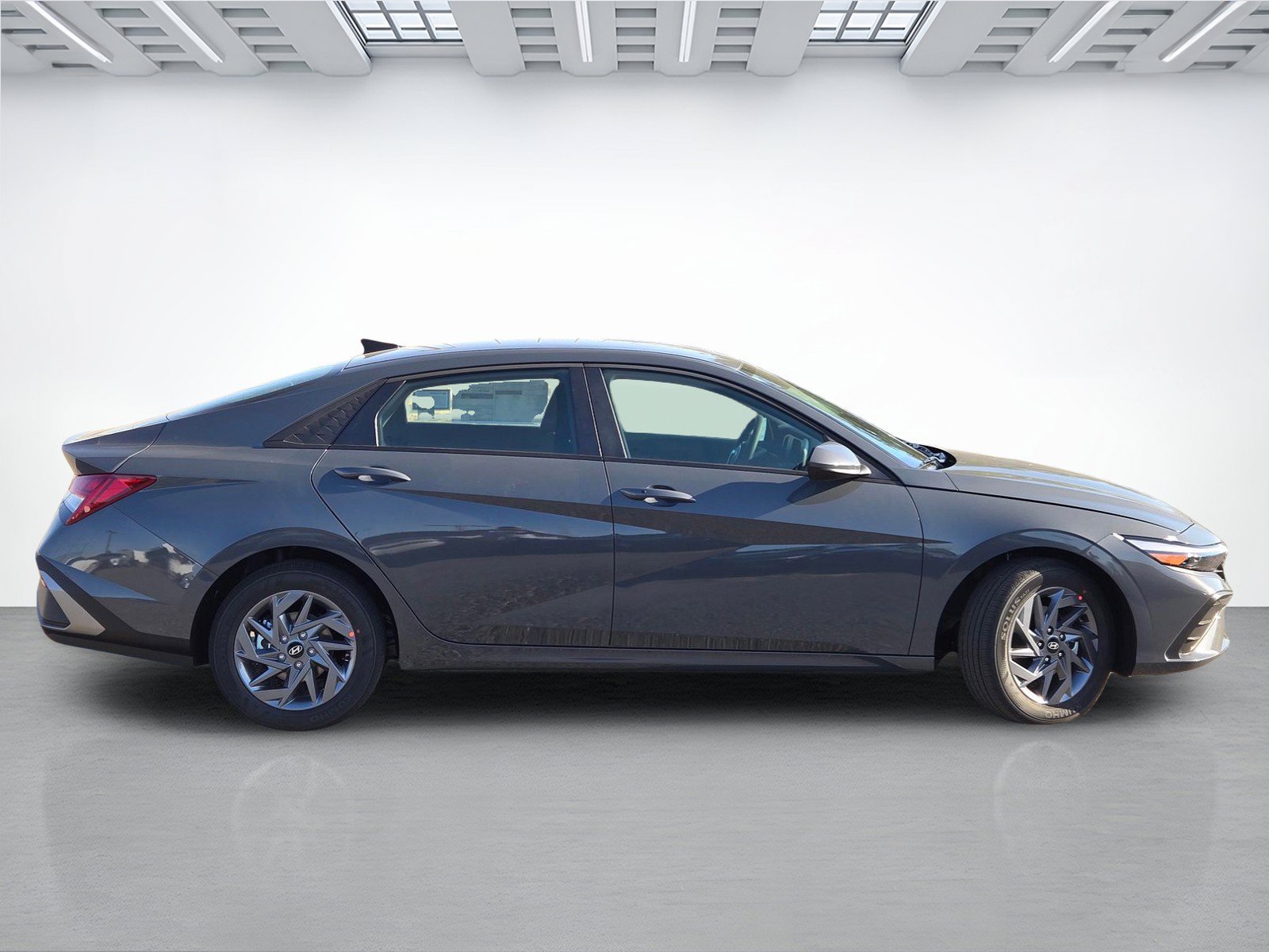 New 2026 Hyundai Elantra Hybrid FWD image 3
