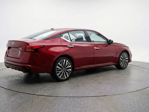Used 2025 Nissan Altima 2.5 SV FWD image 9