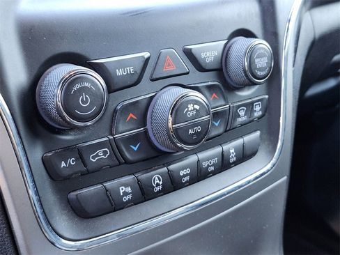 Used 2018 Jeep Grand Cherokee Laredo image 20