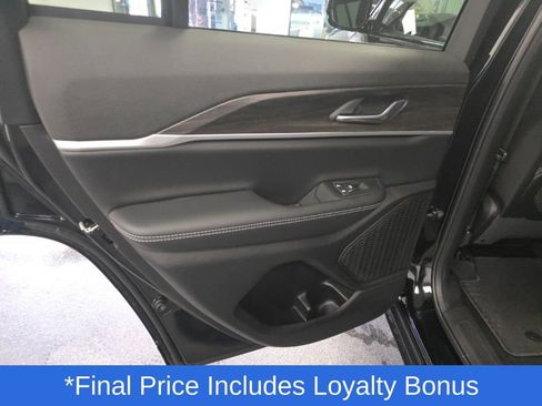 New 2026 Jeep Grand Cherokee Altitude image 30