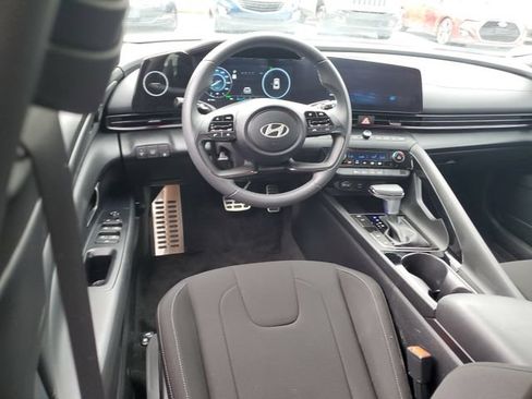 Used 2025 Hyundai Elantra SEL FWD image 10