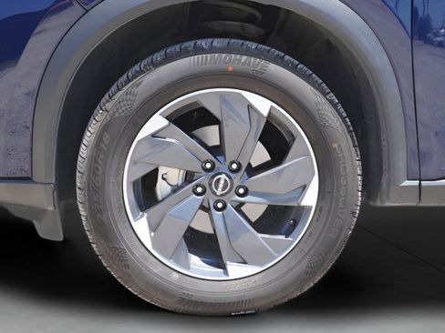 Used 2024 Nissan Rogue SV FWD image 38