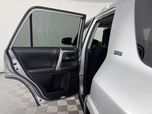 Used 2015 Toyota 4Runner SR5 AWD/4WD image 12