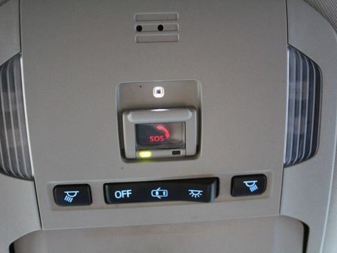 Used 2021 Toyota Highlander L FWD image 28