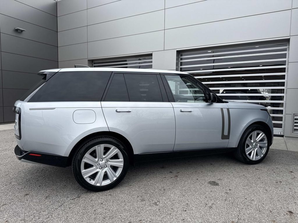 Used 2023 Land Rover Range Rover SE AWD/4WD image 8