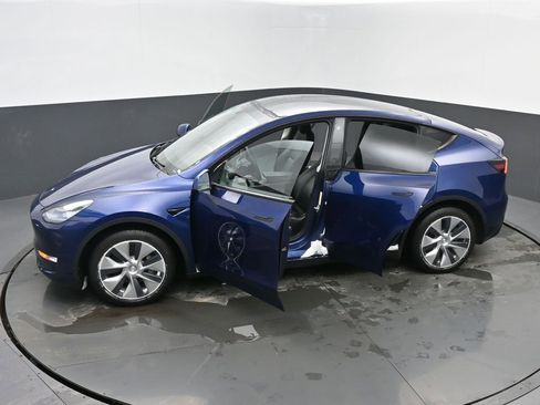 Used 2020 Tesla Model Y Long Range image 34