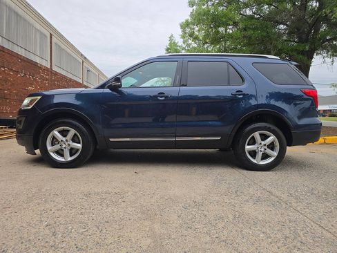 Used 2016 Ford Explorer XLT w/ Equipment Group 202A AWD/4WD image 4