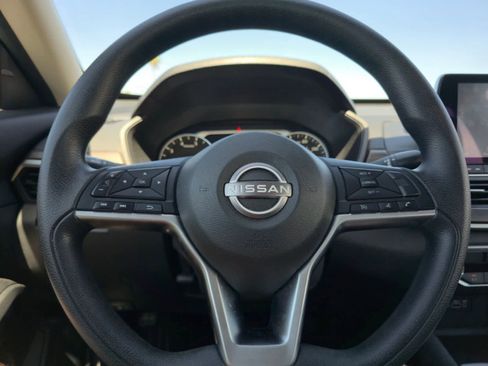 Used 2024 Nissan Altima 2.5 SV FWD image 17