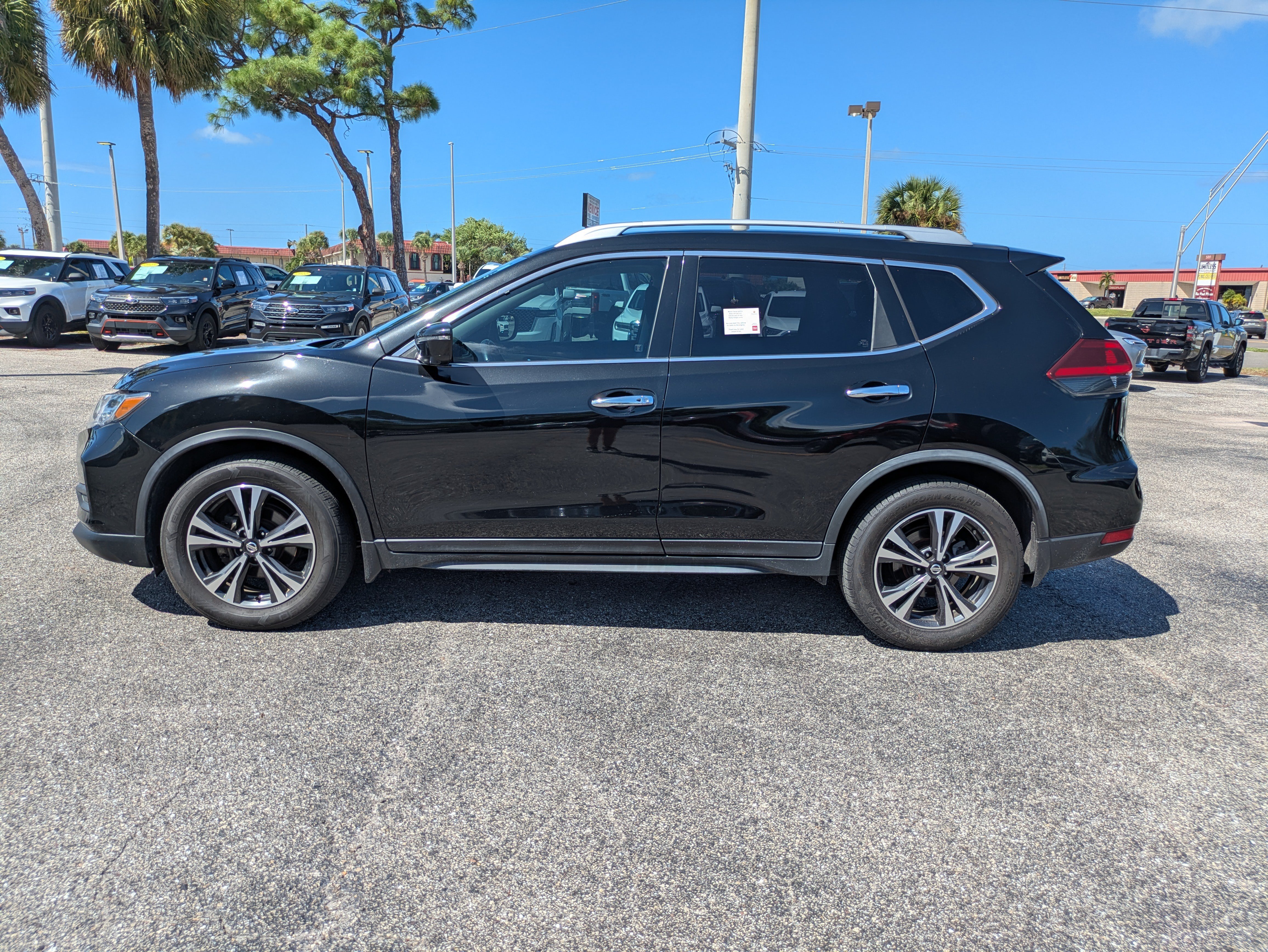 Used 2019 Nissan Rogue SV w/ Premium Package FWD image 7