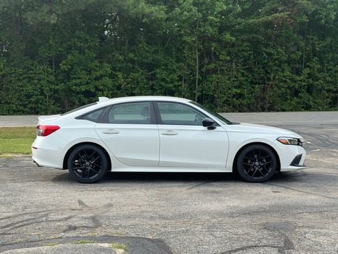 Used 2022 Honda Civic Sport image 2