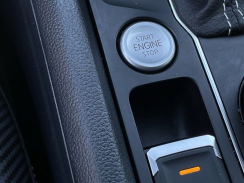 Used 2023 Volkswagen Atlas Cross Sport SE image 18