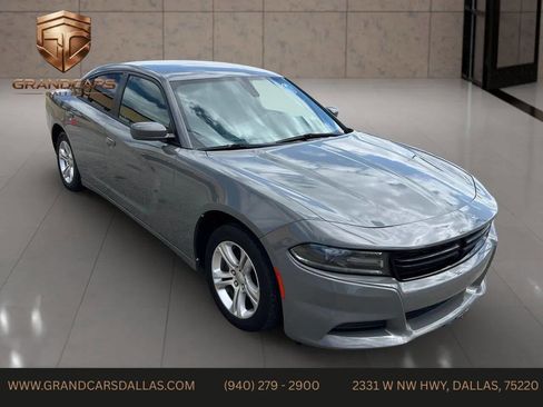 Used 2018 Dodge Charger SXT image 3