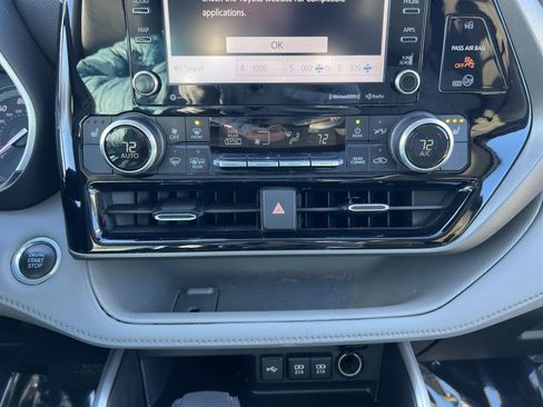 Used 2021 Toyota Highlander XLE image 20