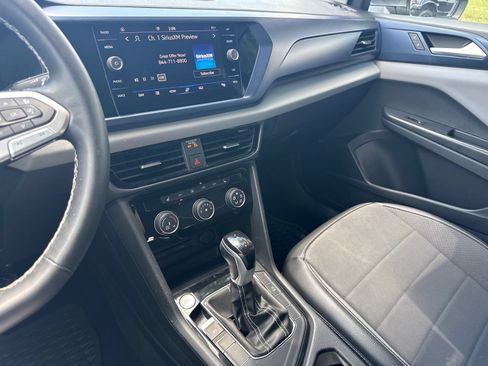 Certified 2023 Volkswagen Taos SE w/ Black Wheel Package FWD image 18