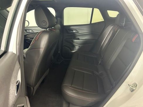 Used 2025 Chevrolet Trax RS w/ Sunroof Package FWD image 25