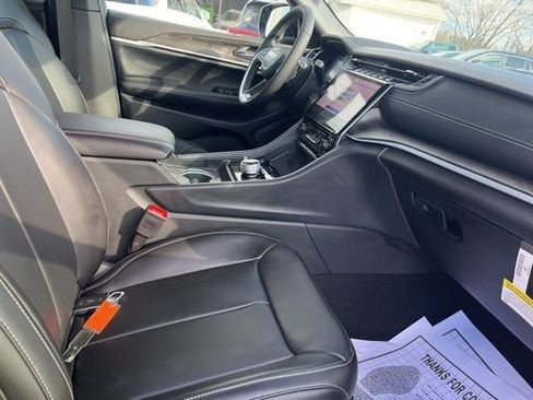 New 2025 Jeep Grand Cherokee Limited w/ Luxury Tech Group II image 25