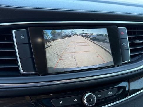 Used 2019 Buick Enclave Essence image 20