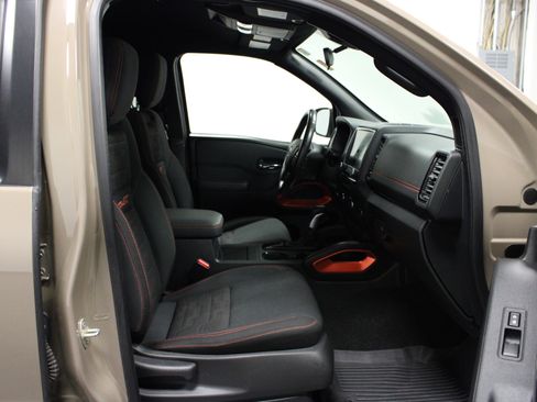 Used 2022 Nissan Frontier PRO-4X image 16