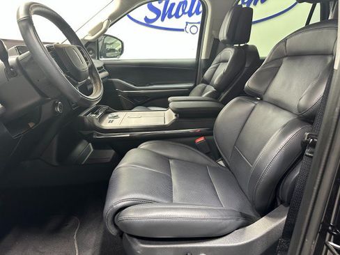 Used 2025 Lincoln Navigator Reserve AWD/4WD image 19