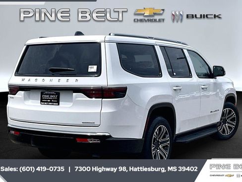 Used 2024 Jeep Wagoneer Series II w/ Flexible Seating Group AWD/4WD image 11