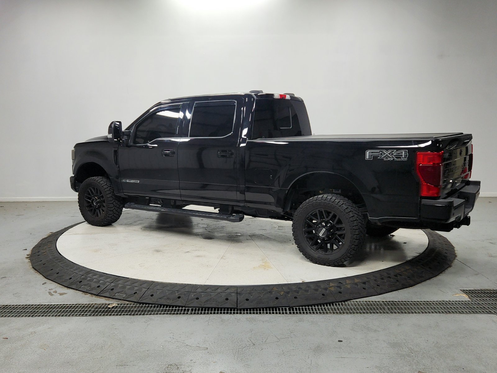Used 2022 Ford F250 Lariat w/ Black Appearance Package AWD/4WD image 6