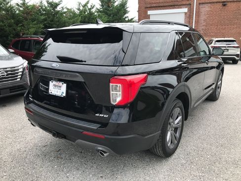 Used 2022 Ford Explorer XLT w/ Equipment Group 202A AWD/4WD image 8