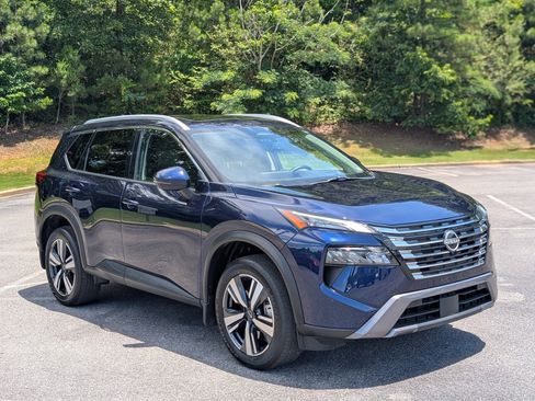 Used 2025 Nissan Rogue SL w/ Tech Package AWD/4WD image 11