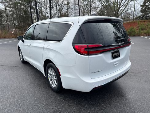 New 2026 Chrysler Pacifica Select image 7