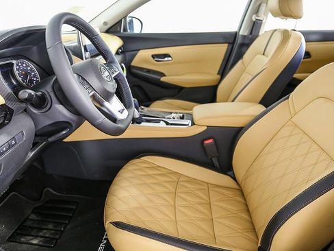 Used 2025 Nissan Sentra SV w/ SV Premium Package image 18