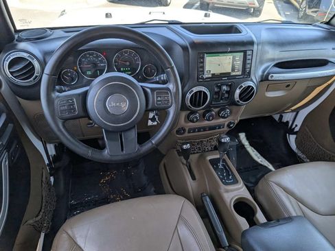 Used 2017 Jeep Wrangler Unlimited Sahara w/ Dual Top Group AWD/4WD image 17