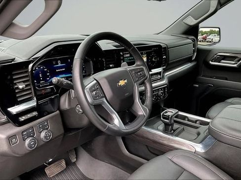 Used 2024 Chevrolet Silverado 1500 LTZ w/ LTZ Premium Package AWD/4WD image 18