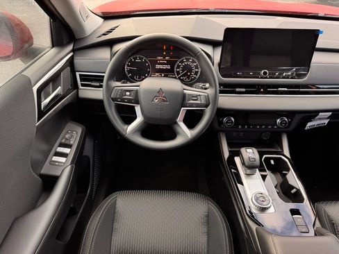 New 2026 Mitsubishi Outlander ES image 19