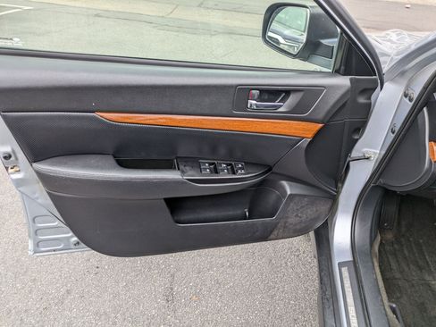 Used 2014 Subaru Outback 2.5i Limited w/ Moonroof Package image 14