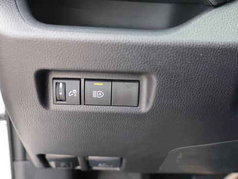 Used 2025 Toyota RAV4 LE AWD/4WD image 22