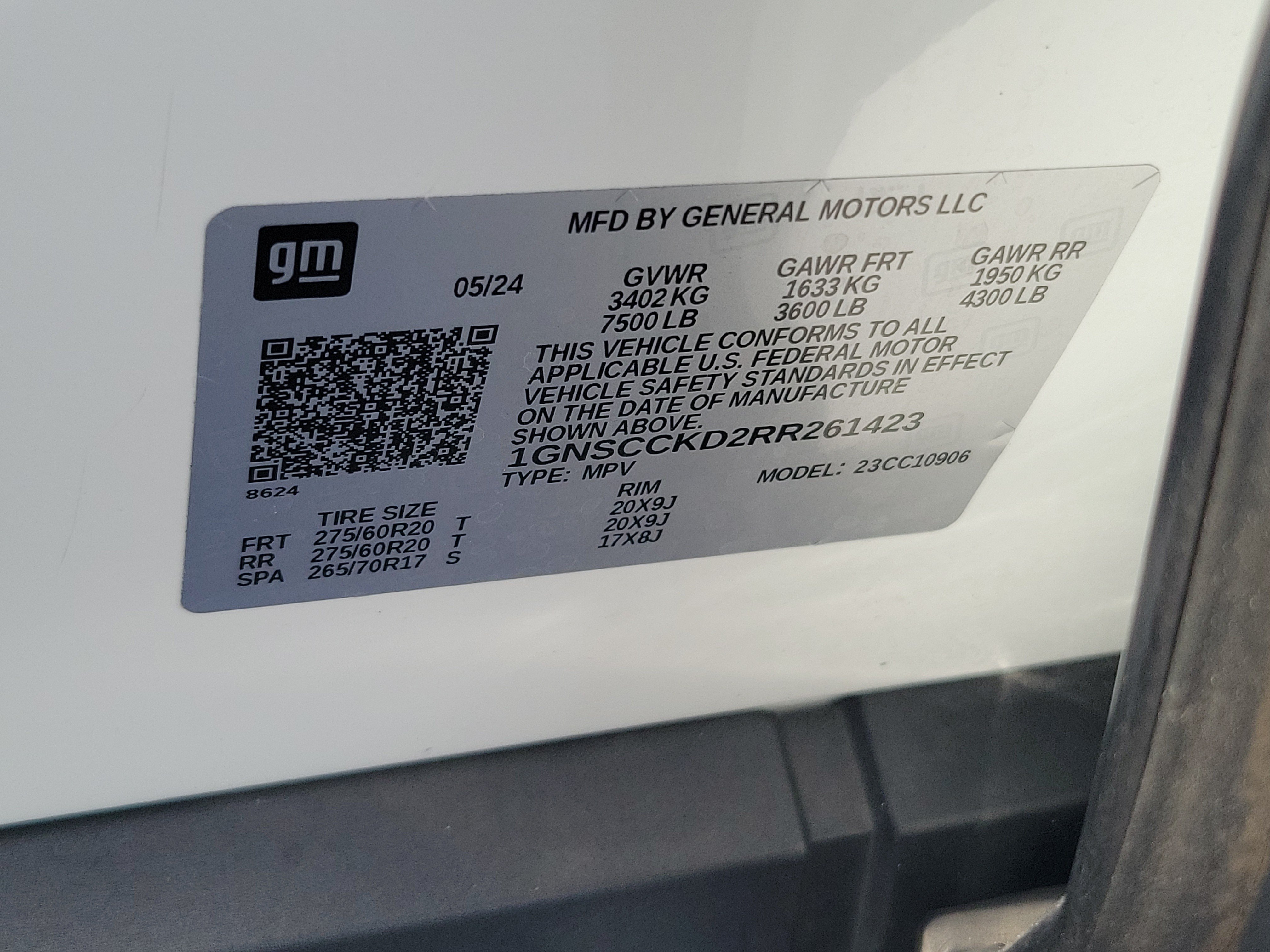Used 2024 Chevrolet Suburban LT w/ Luxury Package RWD image 32