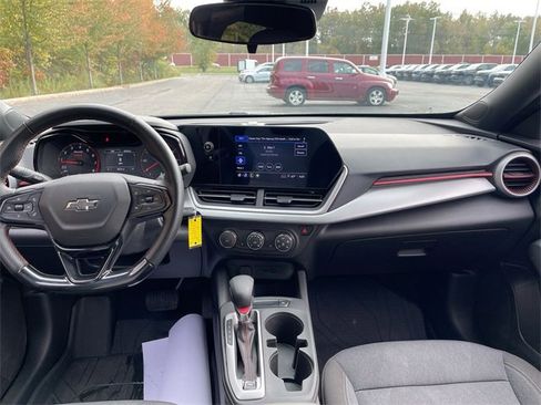 Used 2024 Chevrolet Trax RS image 19