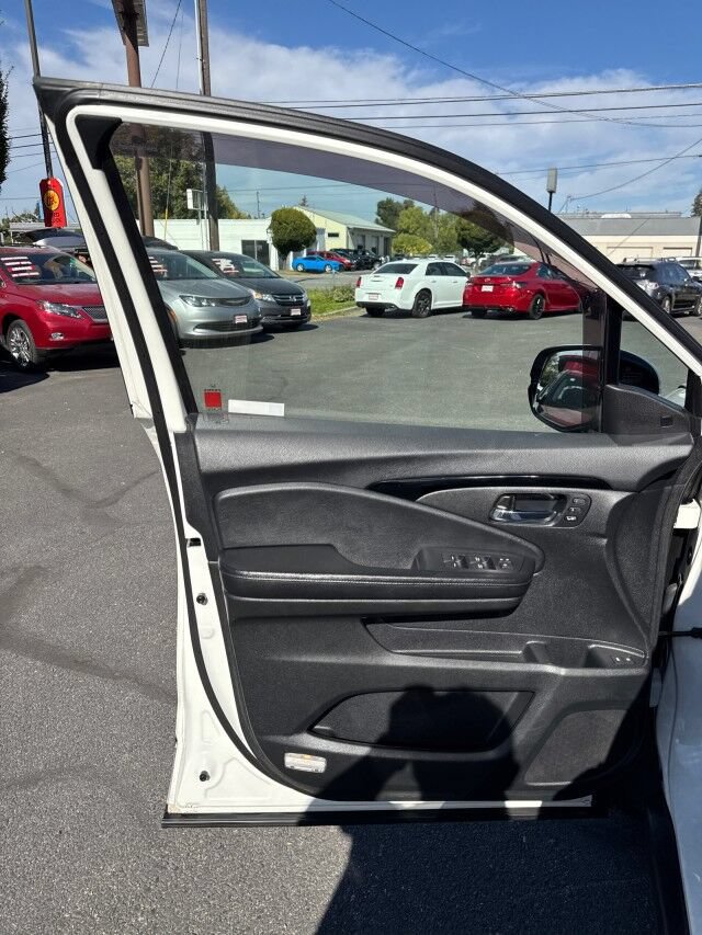 Used 2018 Honda Pilot Elite image 9