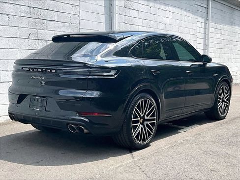 Certified 2024 Porsche Cayenne S AWD/4WD image 17