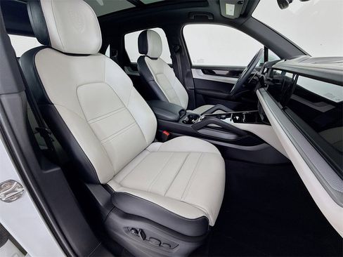 Certified 2024 Porsche Cayenne image 32