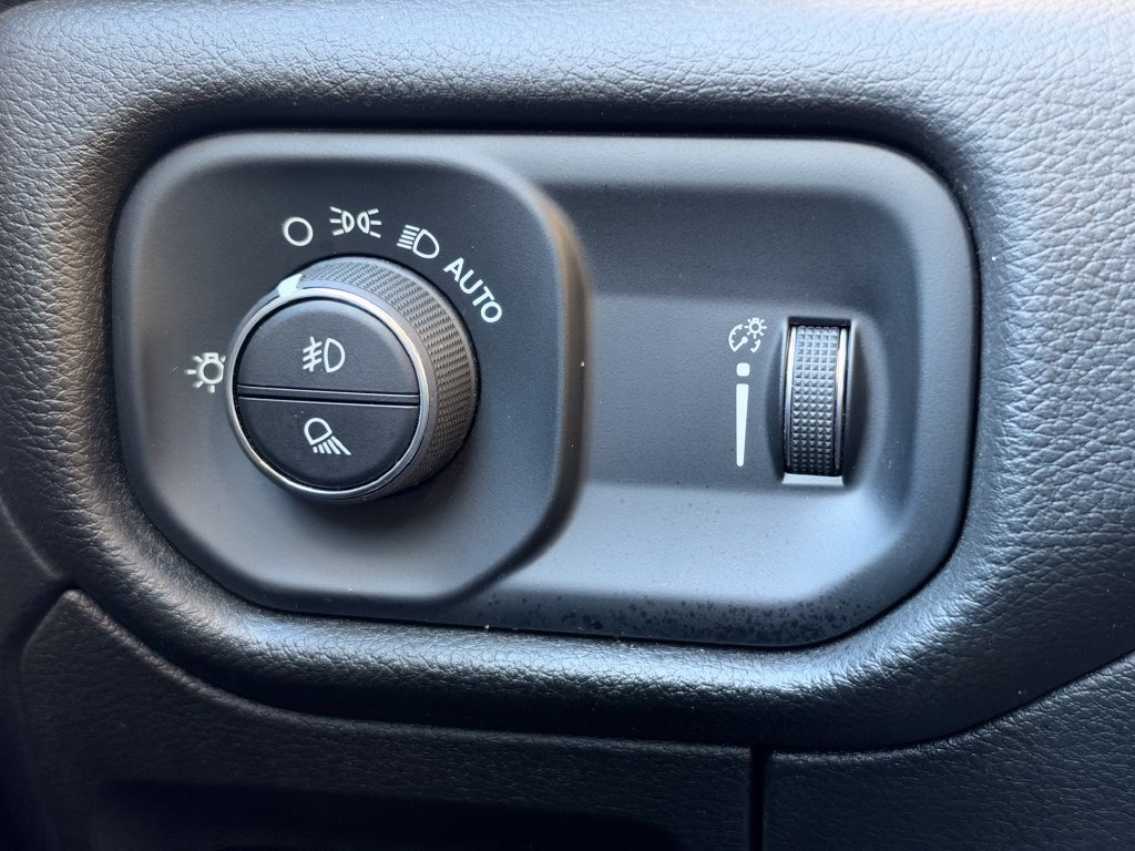 Used 2023 RAM 1500 Big Horn AWD/4WD image 29