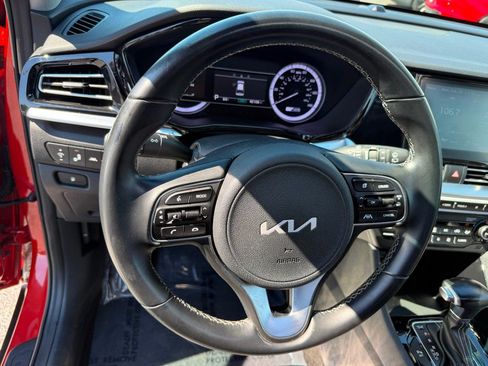 Used 2022 Kia Niro LXS image 12
