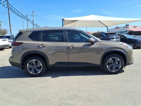 Used 2024 Nissan Rogue SV w/ SV Premium Package FWD image 9