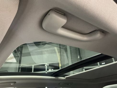 Used 2024 Kia Sorento S w/ Panoramic Sunroof Package image 5