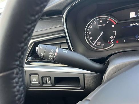 Used 2025 Cadillac XT6 Premium Luxury image 27